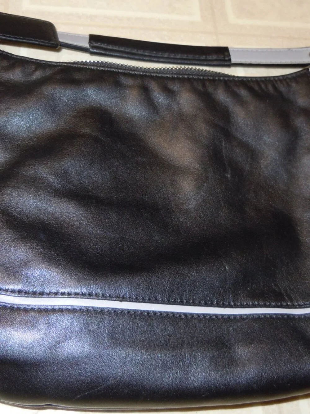 COACH BLACK & WHITE LEATHER HANDBAG F23084 EUC